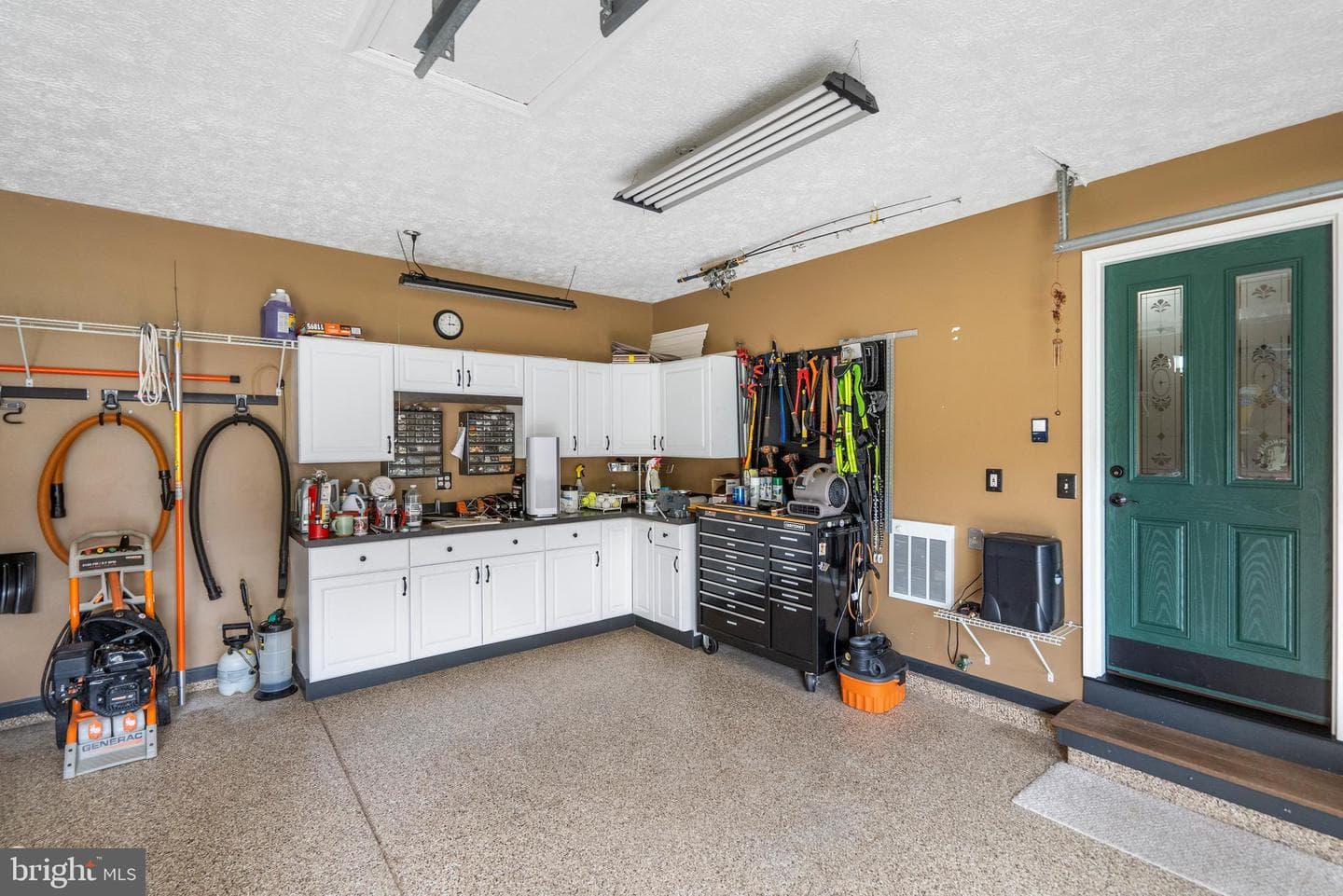 332 Ponfield Road E photo 40