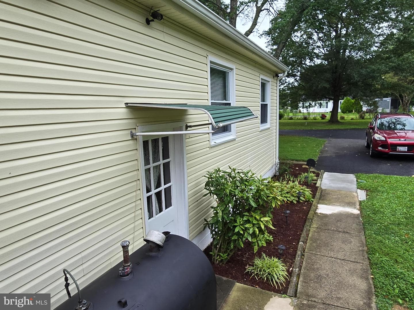 2414 Willoughby Beach Rd photo 6
