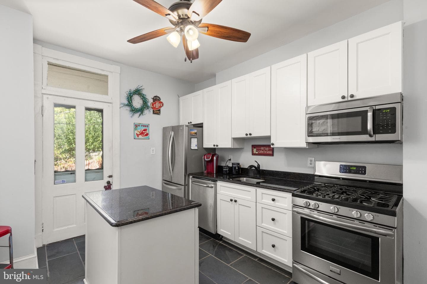 563 Congress Avenue photo 11