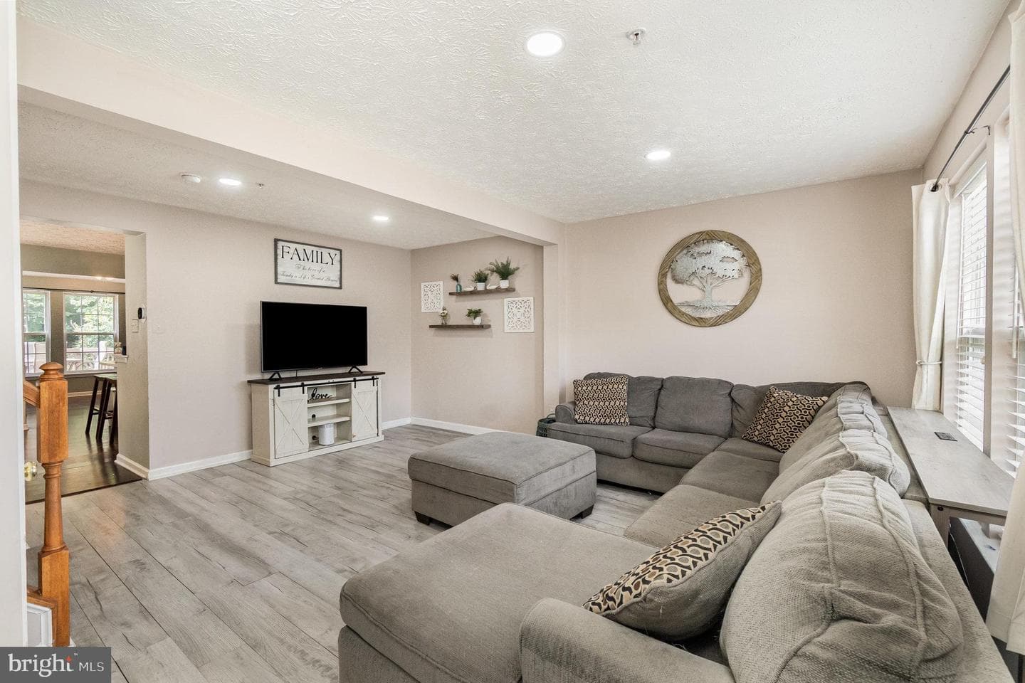 425 Greentree Circle photo 4