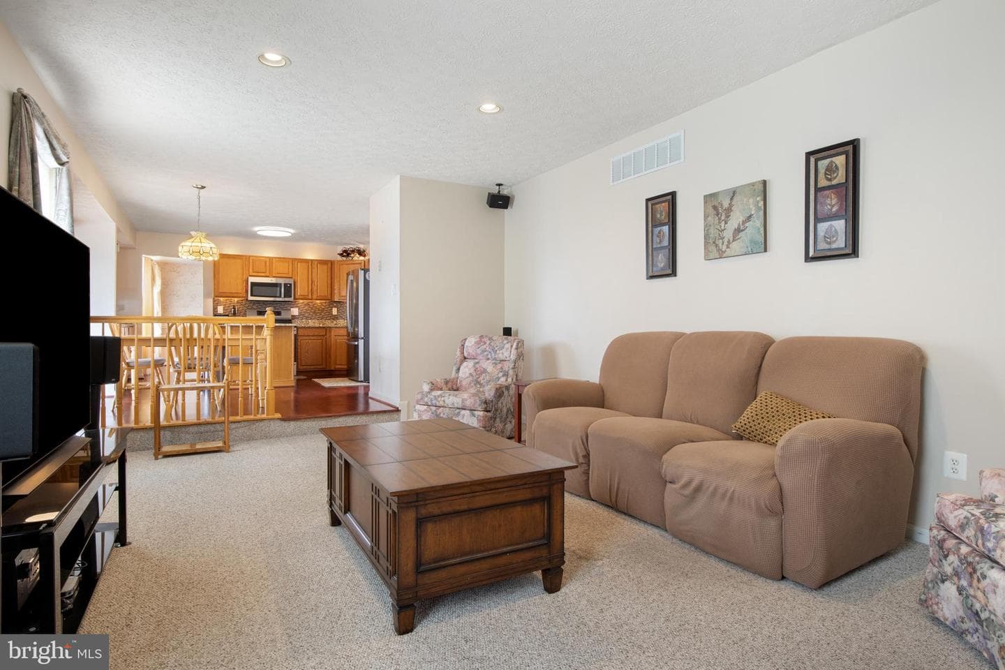 730 Hollywood Place photo 13