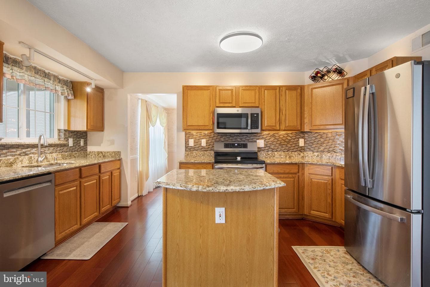 730 Hollywood Place photo 15