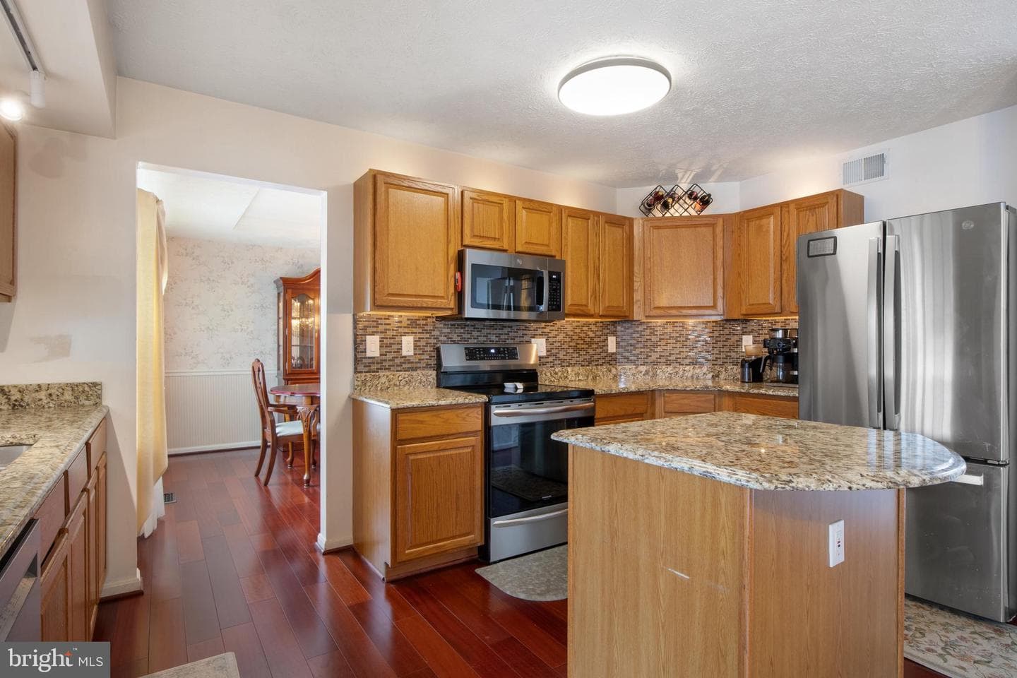 730 Hollywood Place photo 16