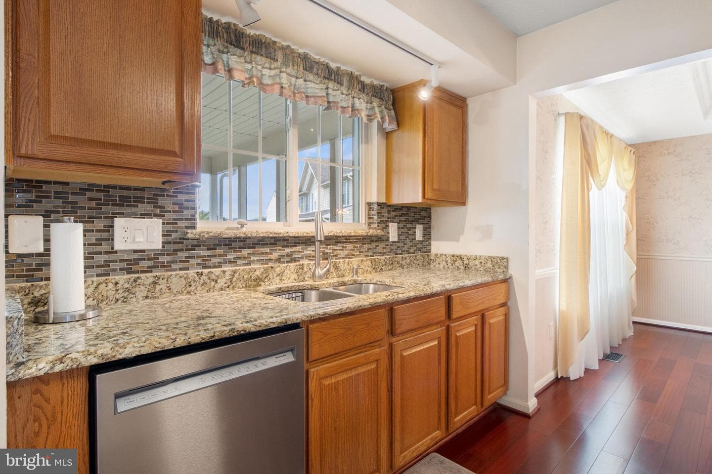 730 Hollywood Place photo 17