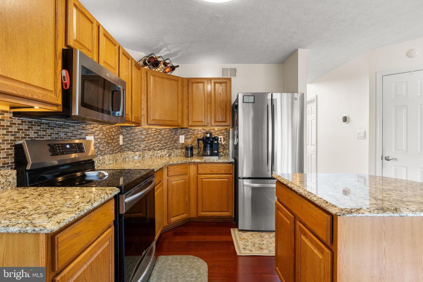 730 Hollywood Place photo 18