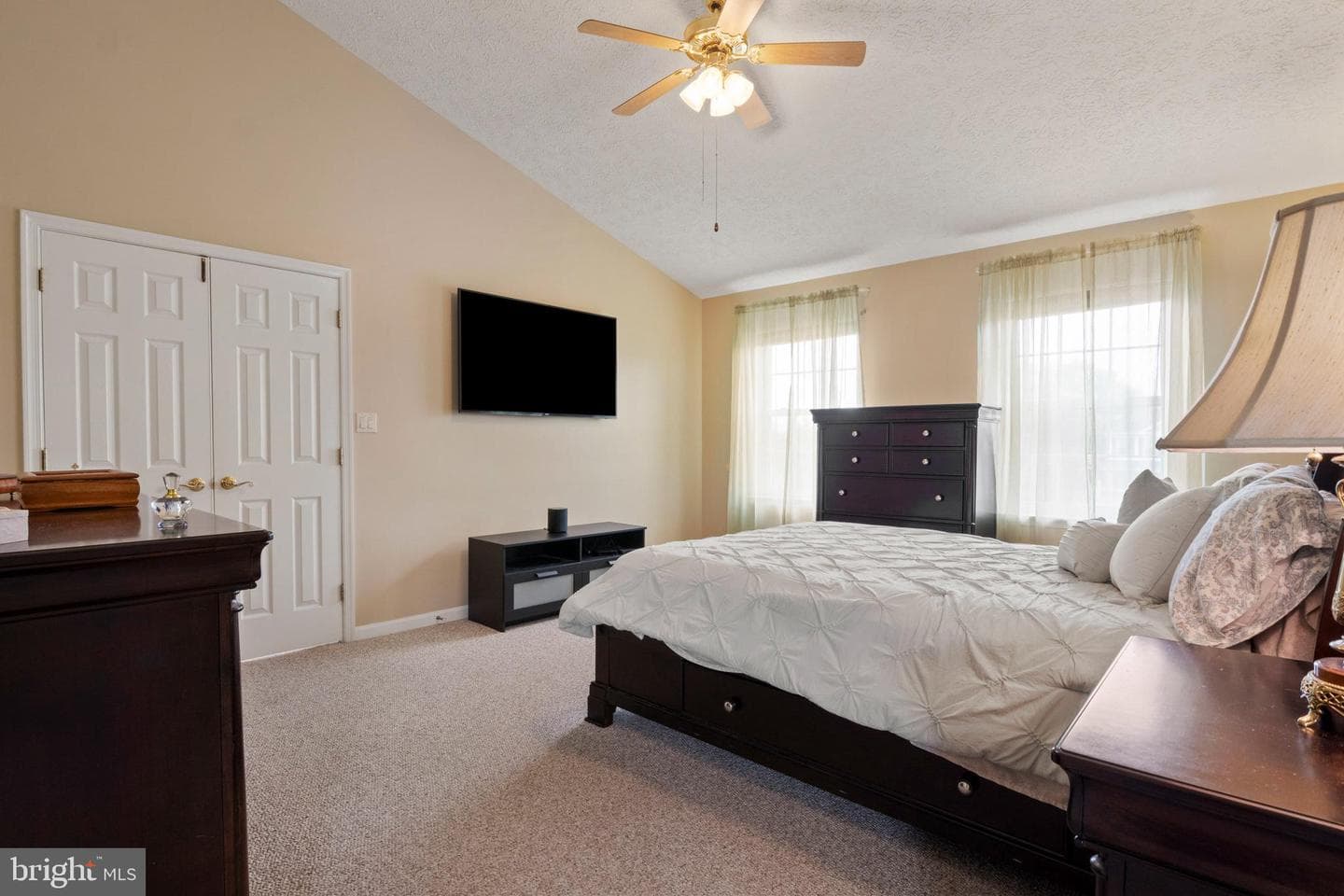 730 Hollywood Place photo 25