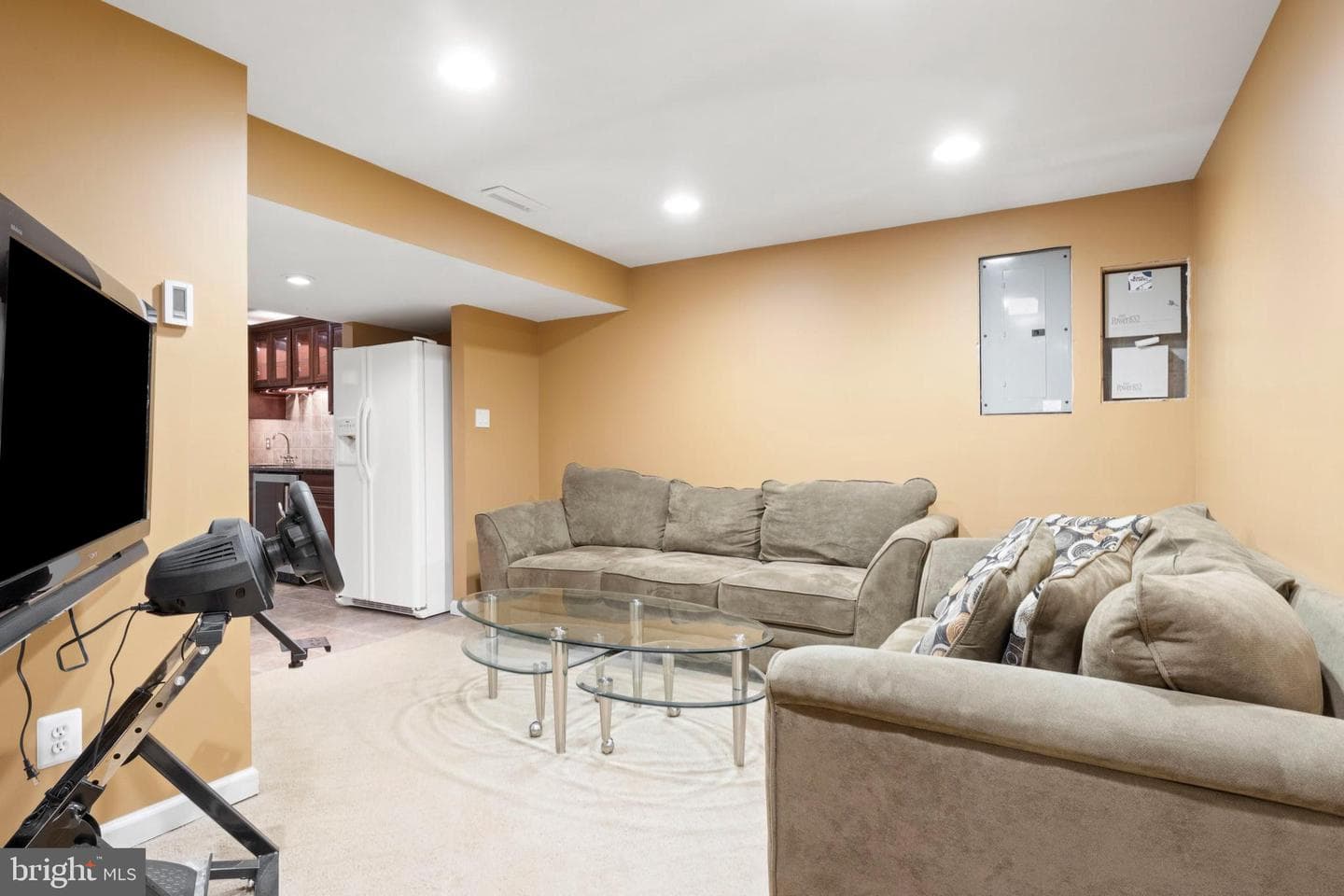730 Hollywood Place photo 37
