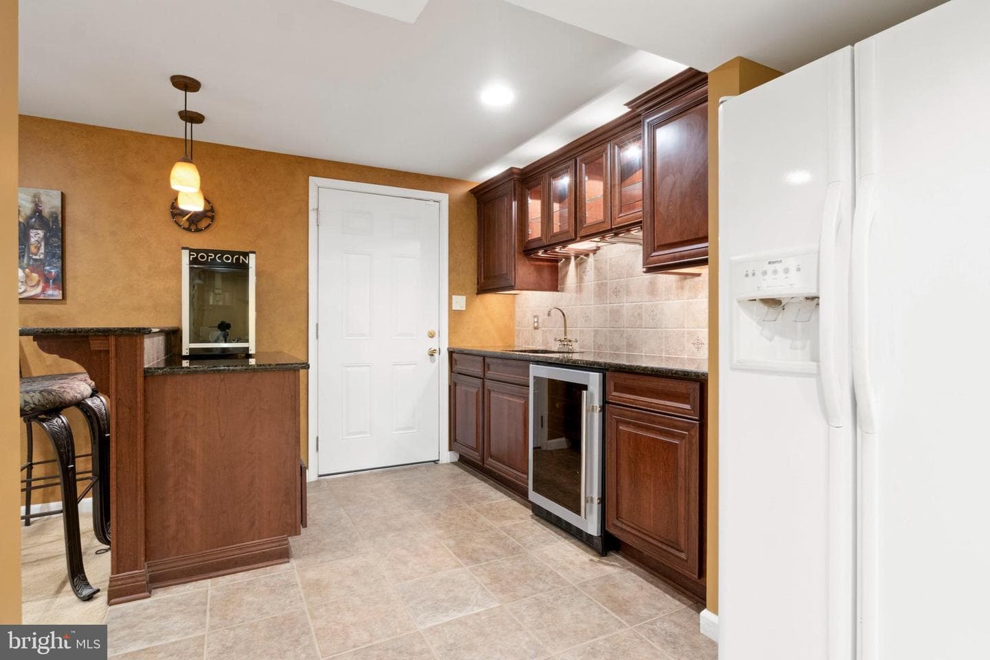 730 Hollywood Place photo 39