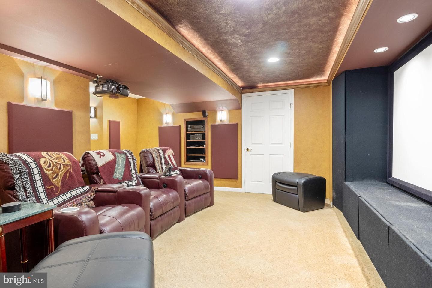 730 Hollywood Place photo 42