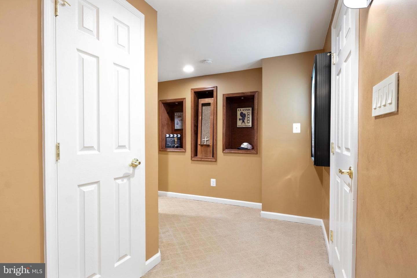 730 Hollywood Place photo 45