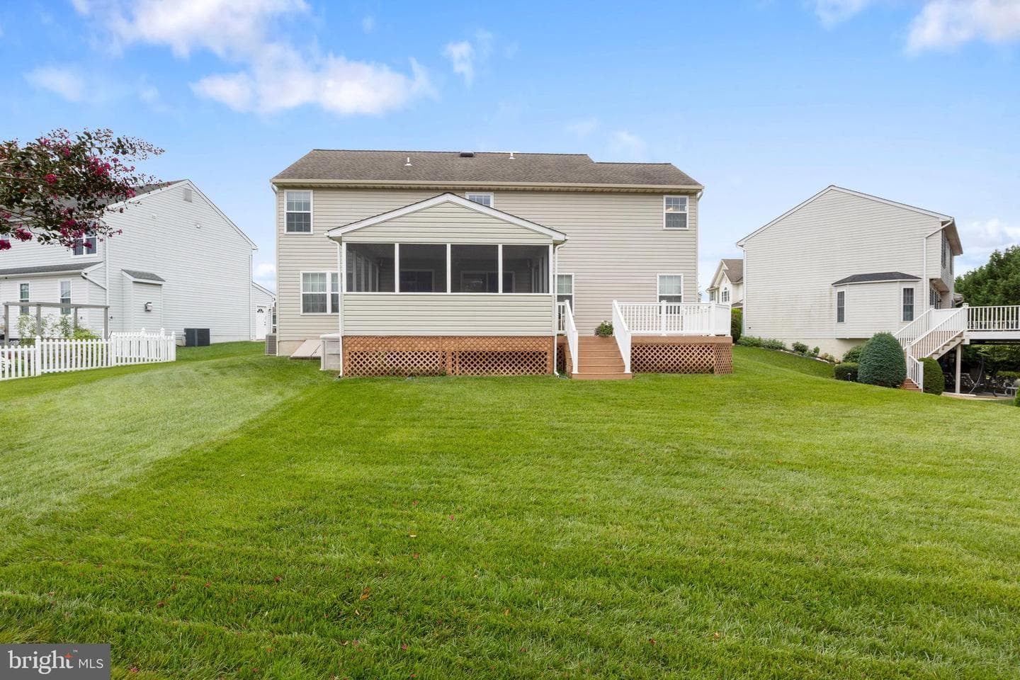 730 Hollywood Place photo 51