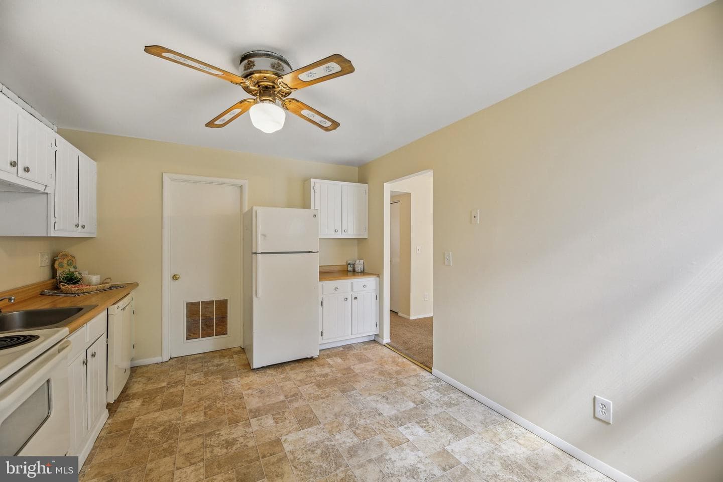 1557 Charlestown Drive photo 10