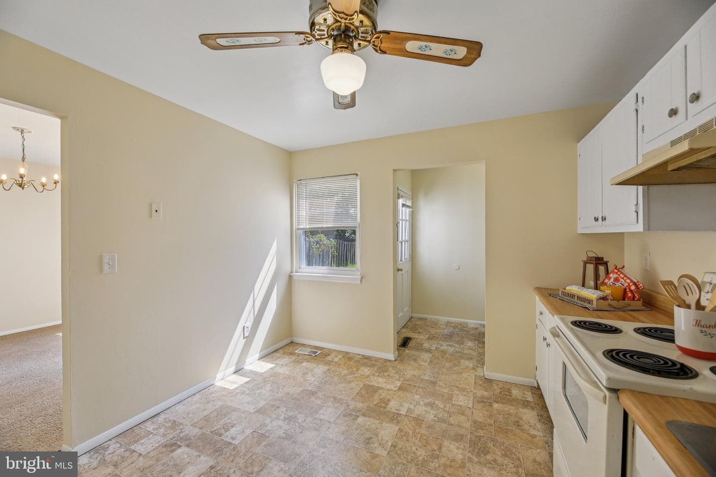 1557 Charlestown Drive photo 11