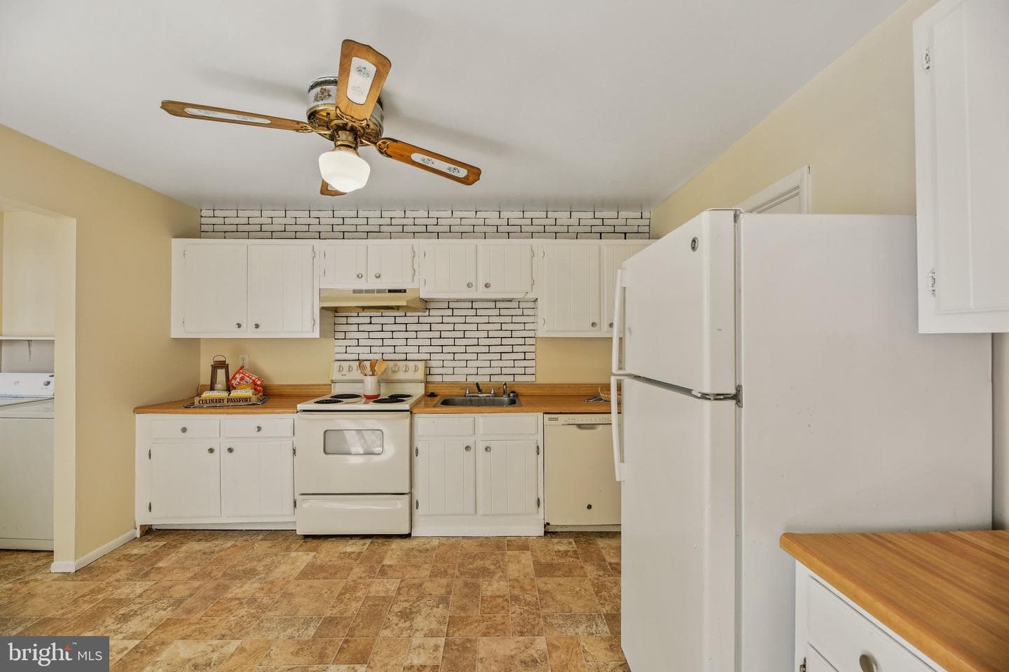 1557 Charlestown Drive photo 4