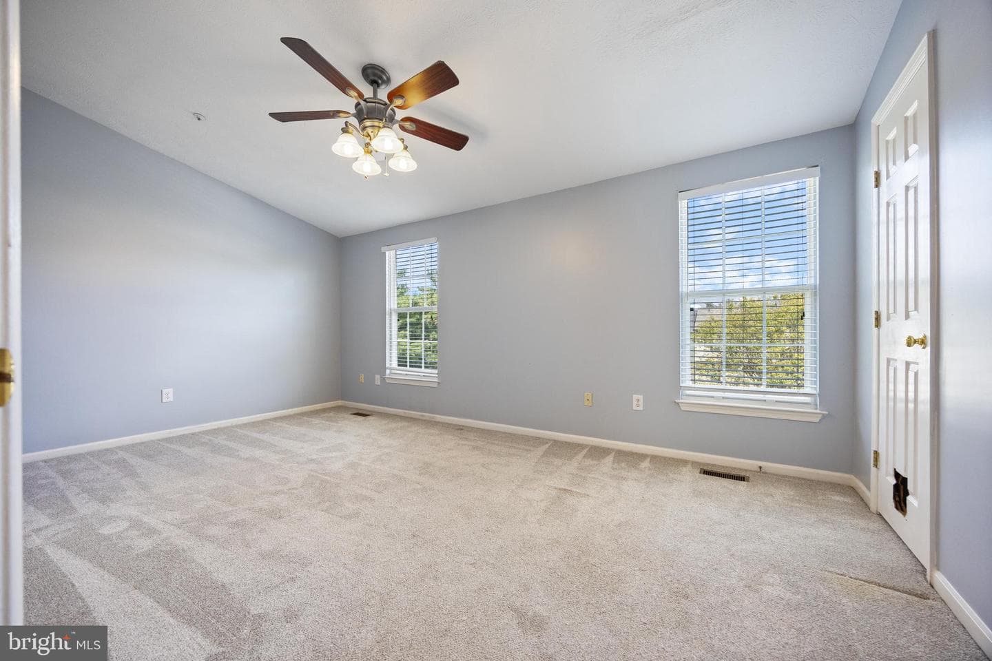 914 Gainsborough Court #914 photo 16