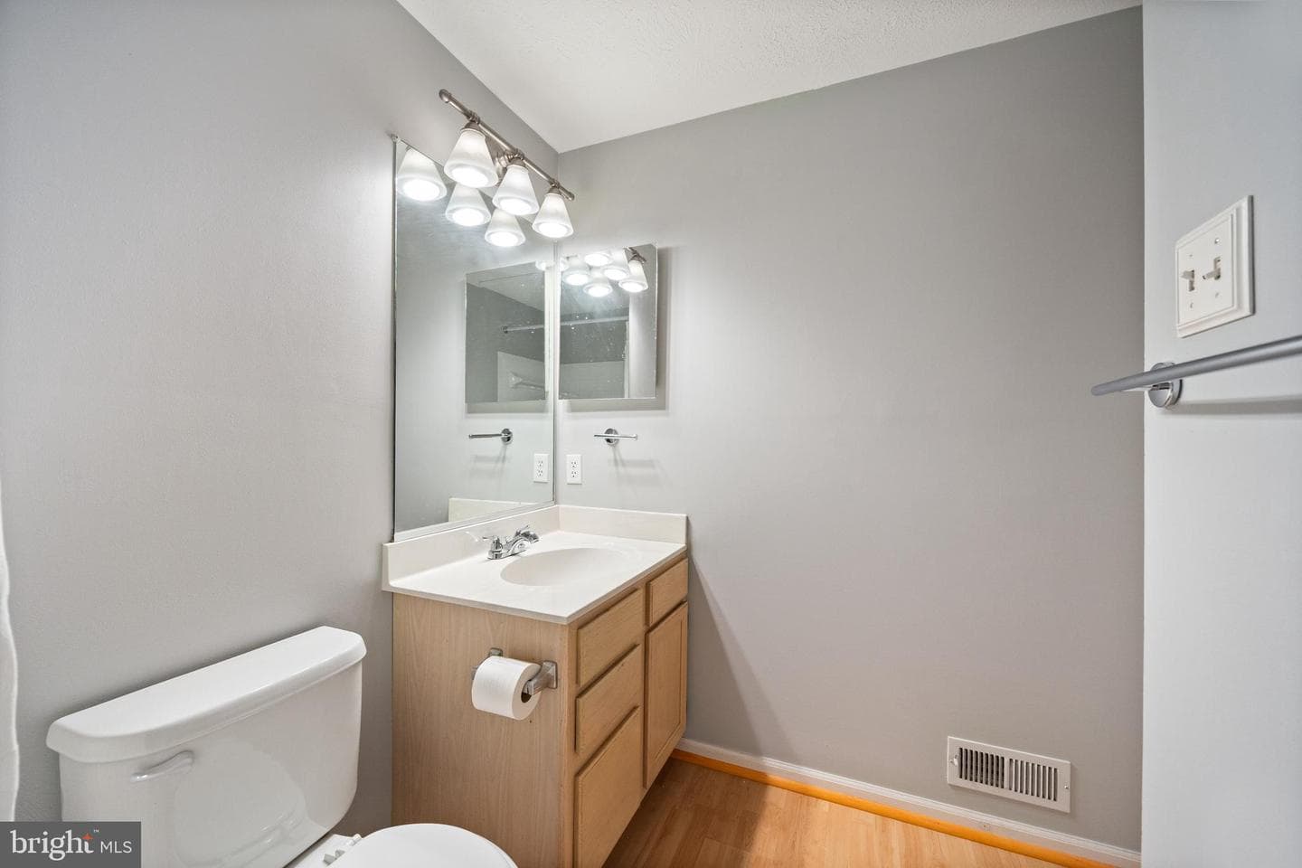 914 Gainsborough Court #914 photo 18