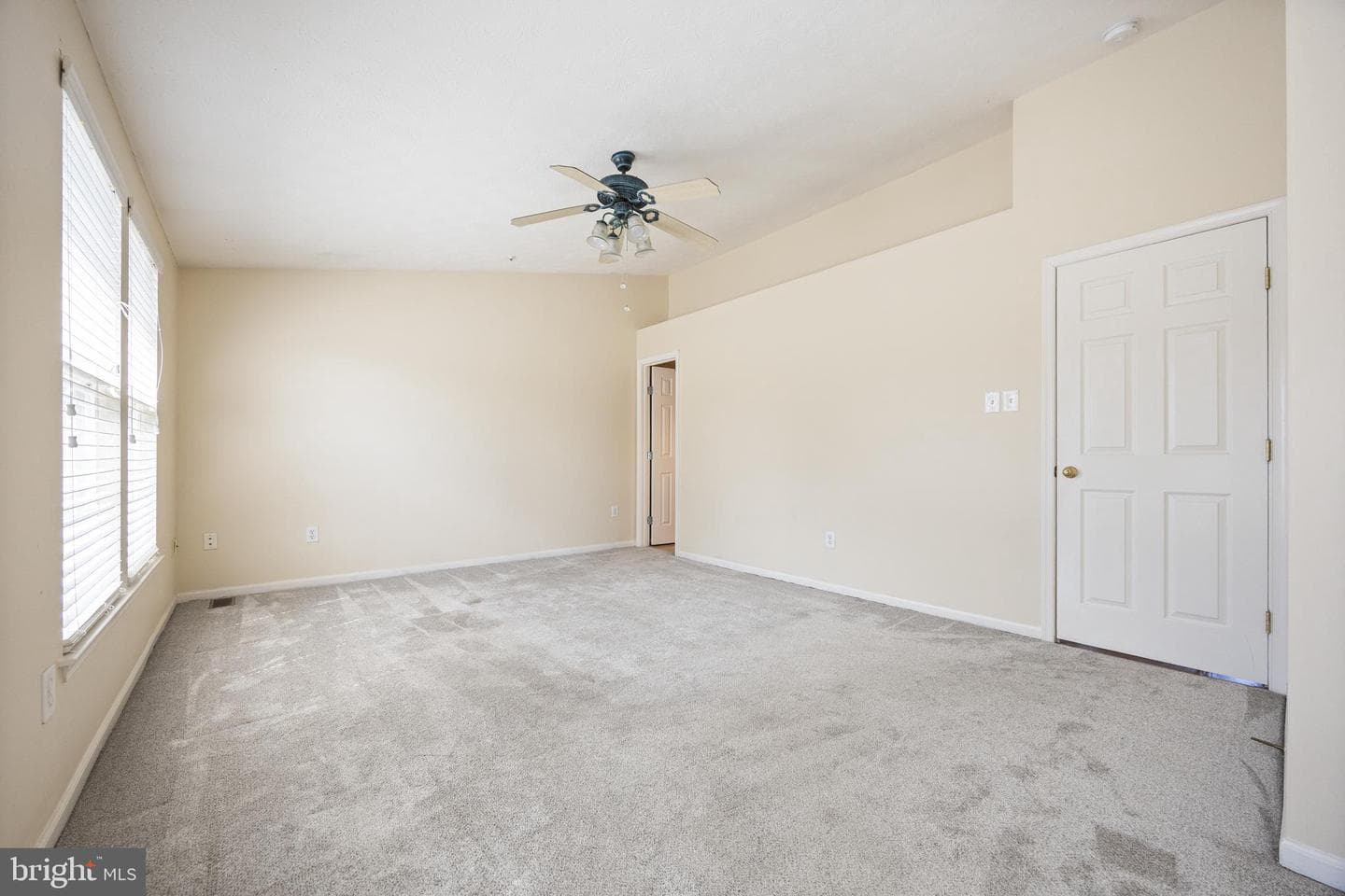 914 Gainsborough Court #914 photo 21