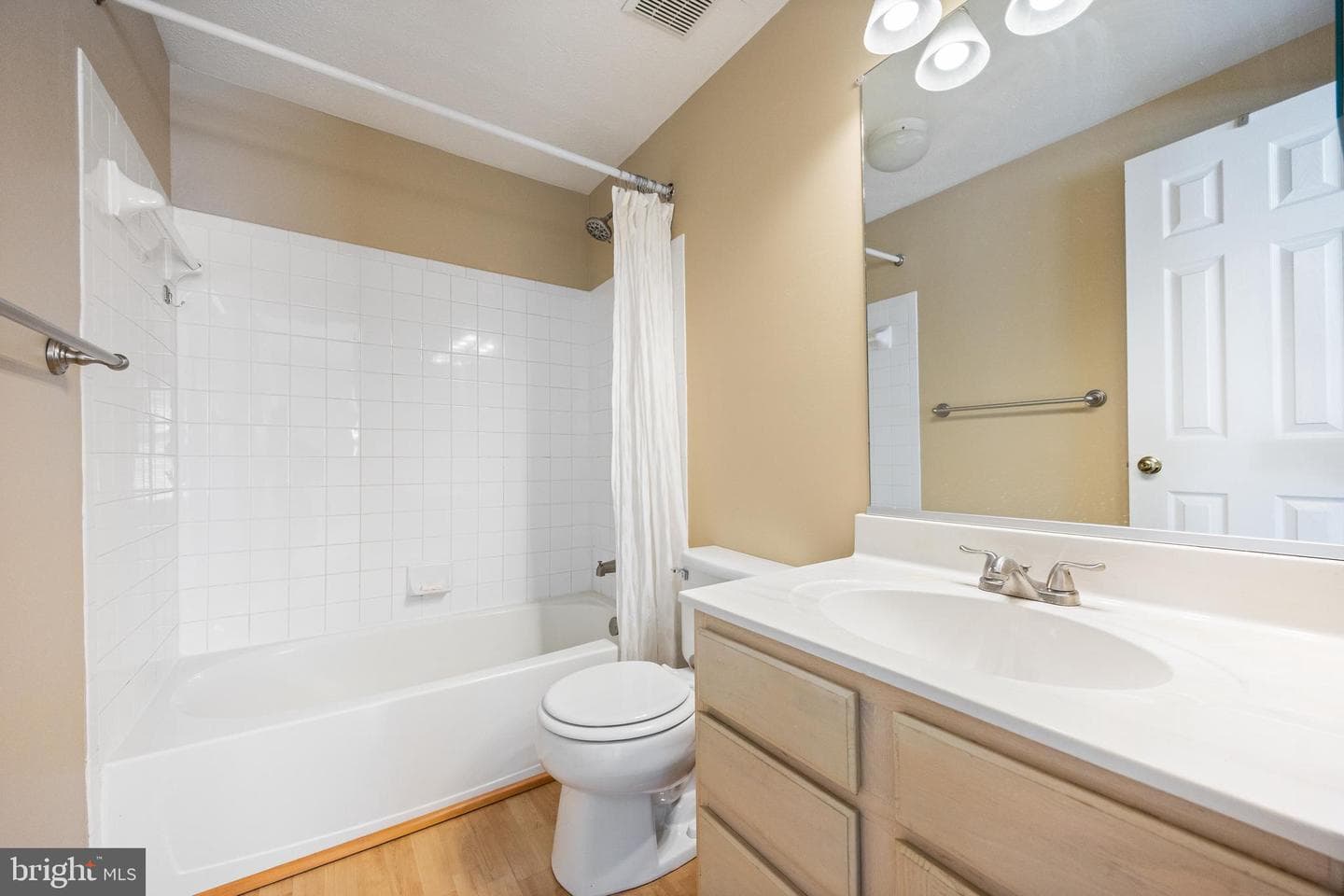 914 Gainsborough Court #914 photo 23