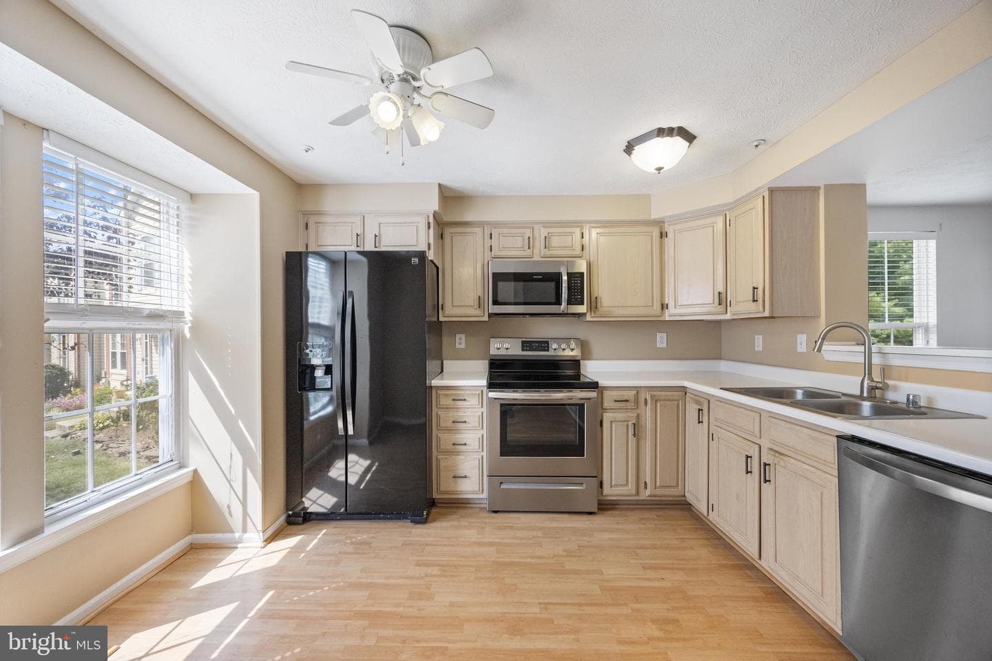 914 Gainsborough Court #914 photo 5