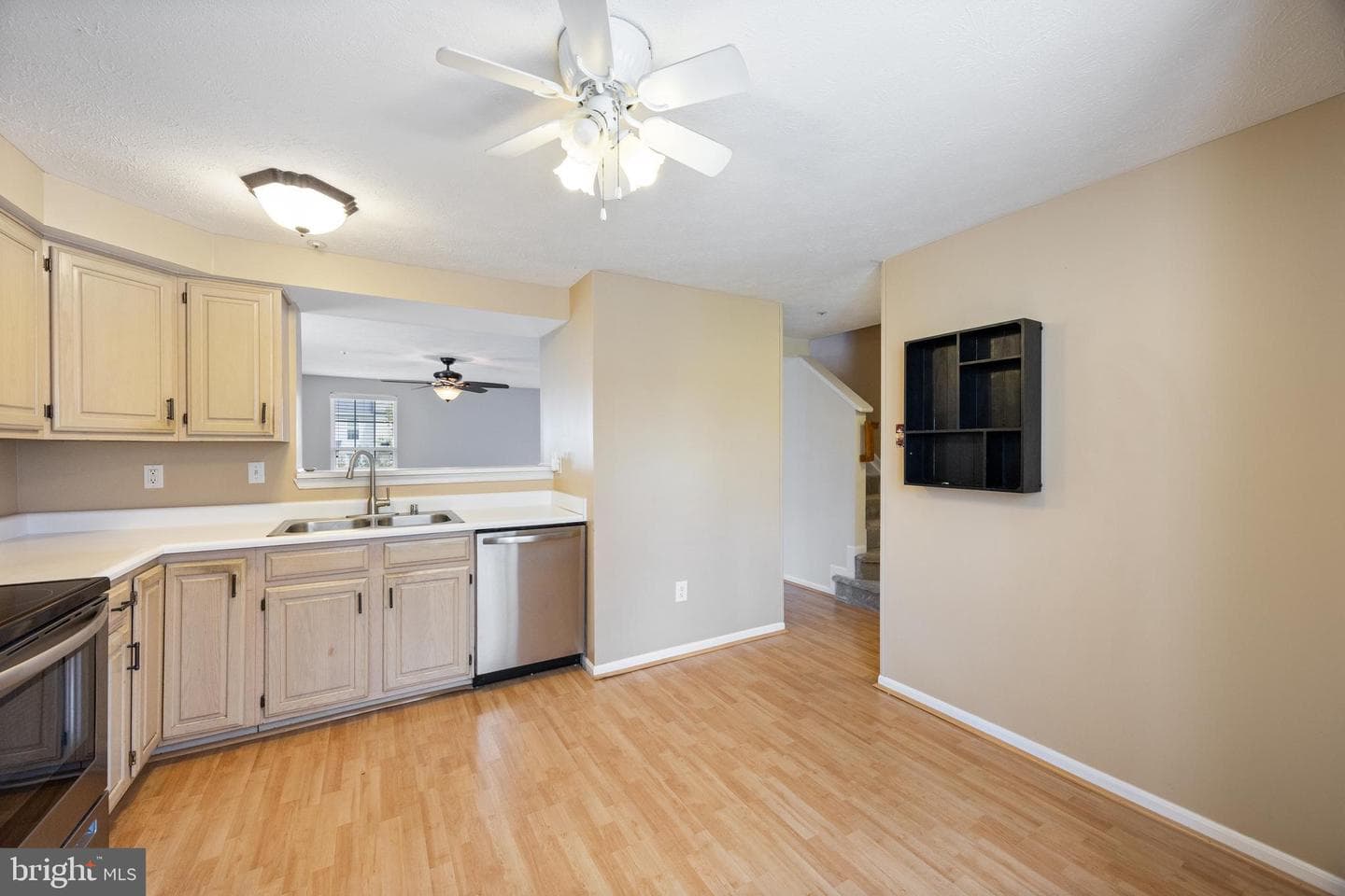 914 Gainsborough Court #914 photo 6