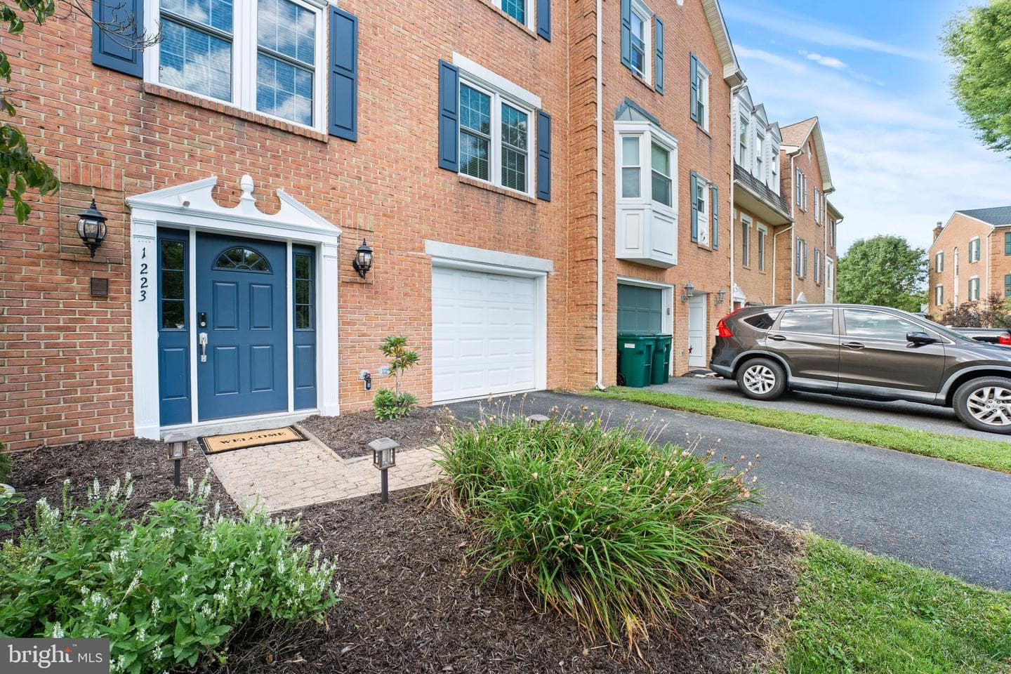 1223 Athens Court photo 3