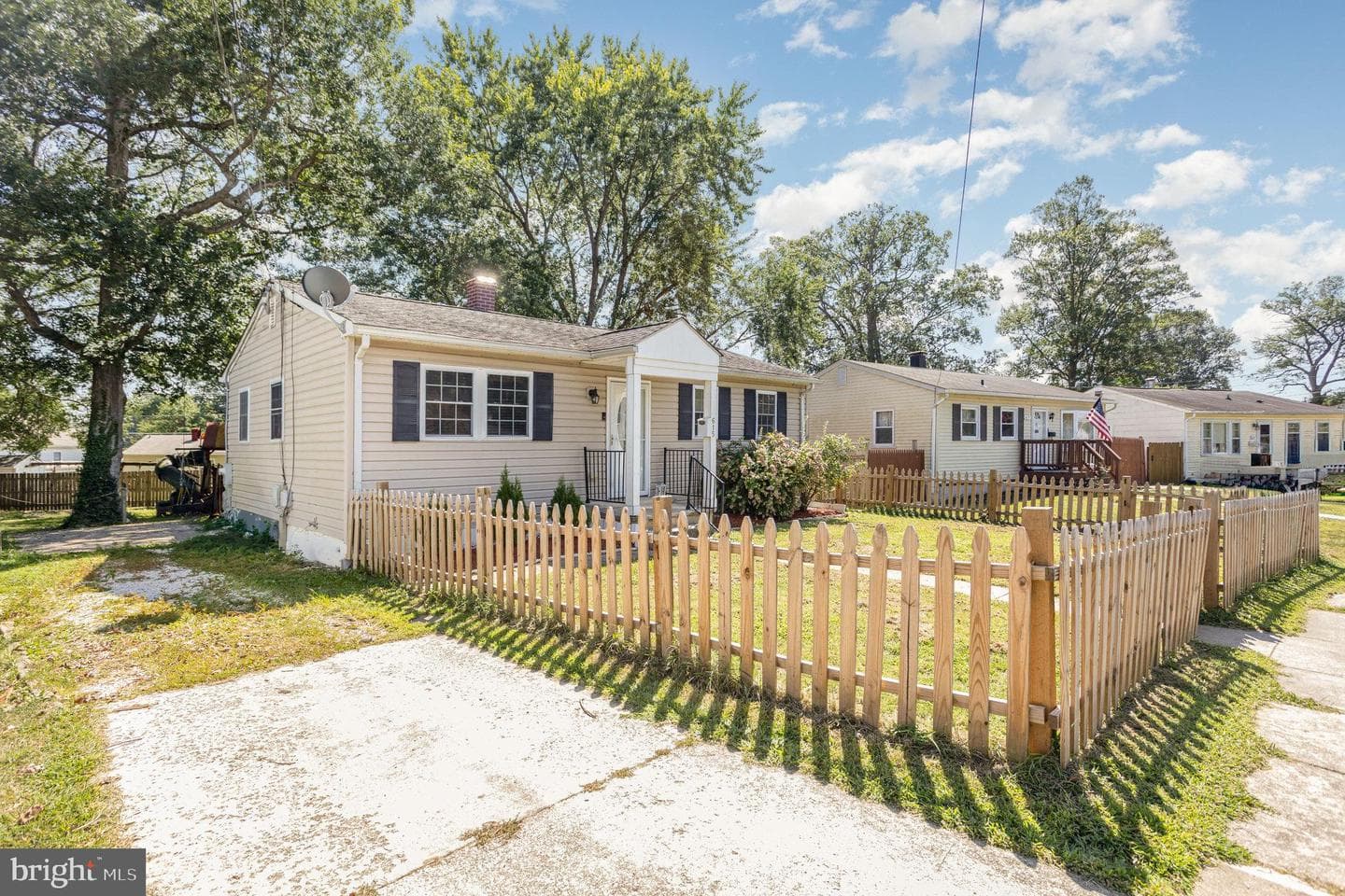 615 Pinehurst Street photo 2