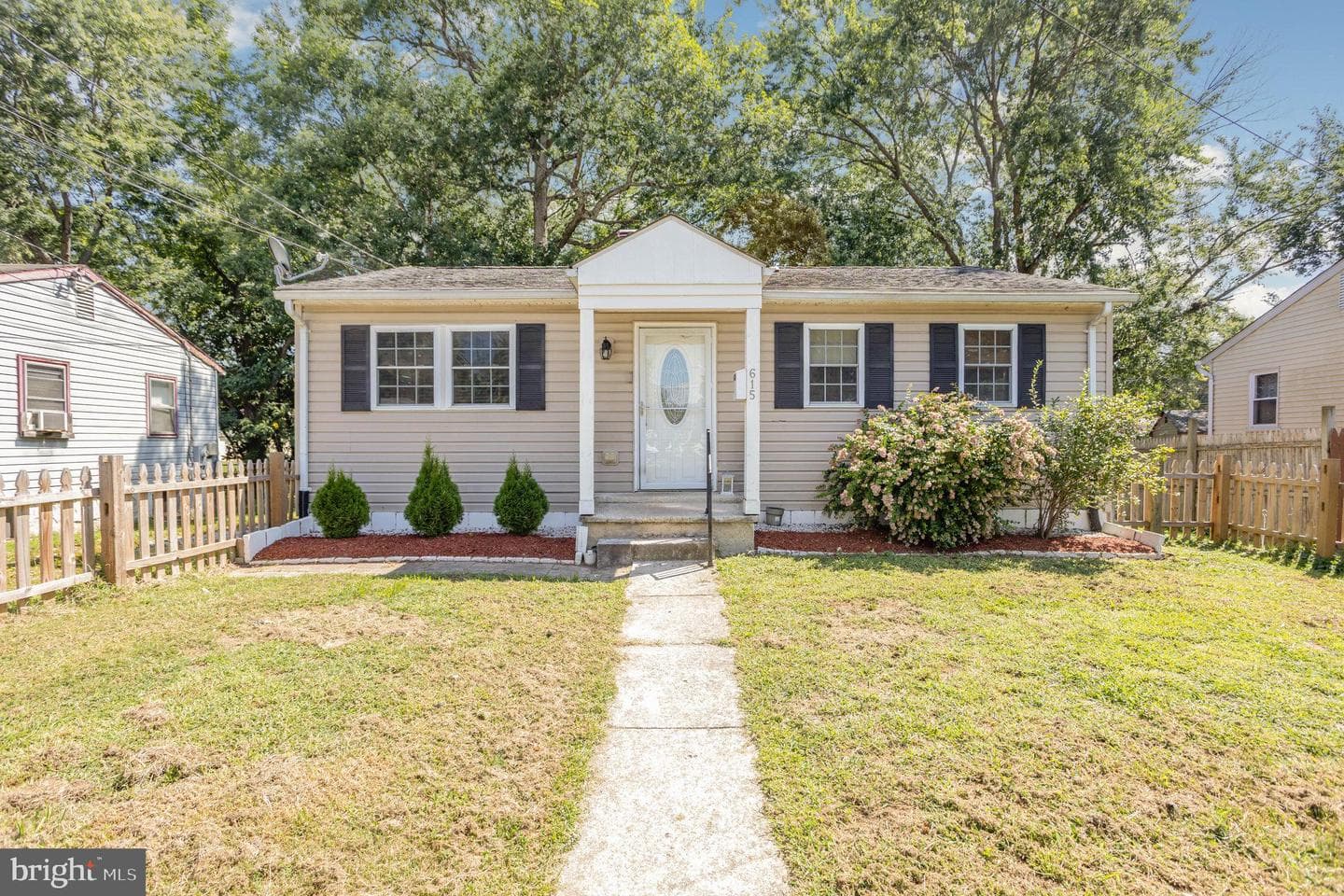 615 Pinehurst Street photo 3