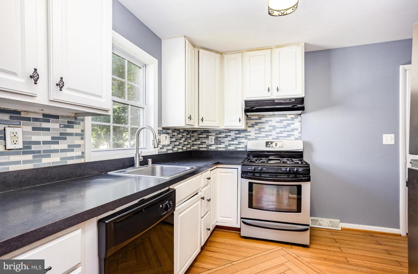 615 Pinehurst Street photo 9
