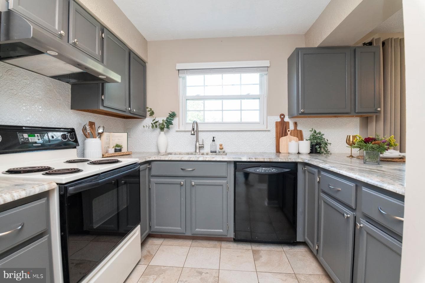 645 Shore Drive photo 5