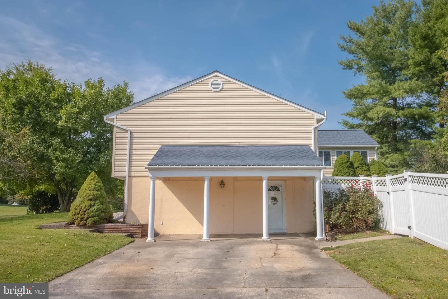 1316 Ipswich Drive photo 3