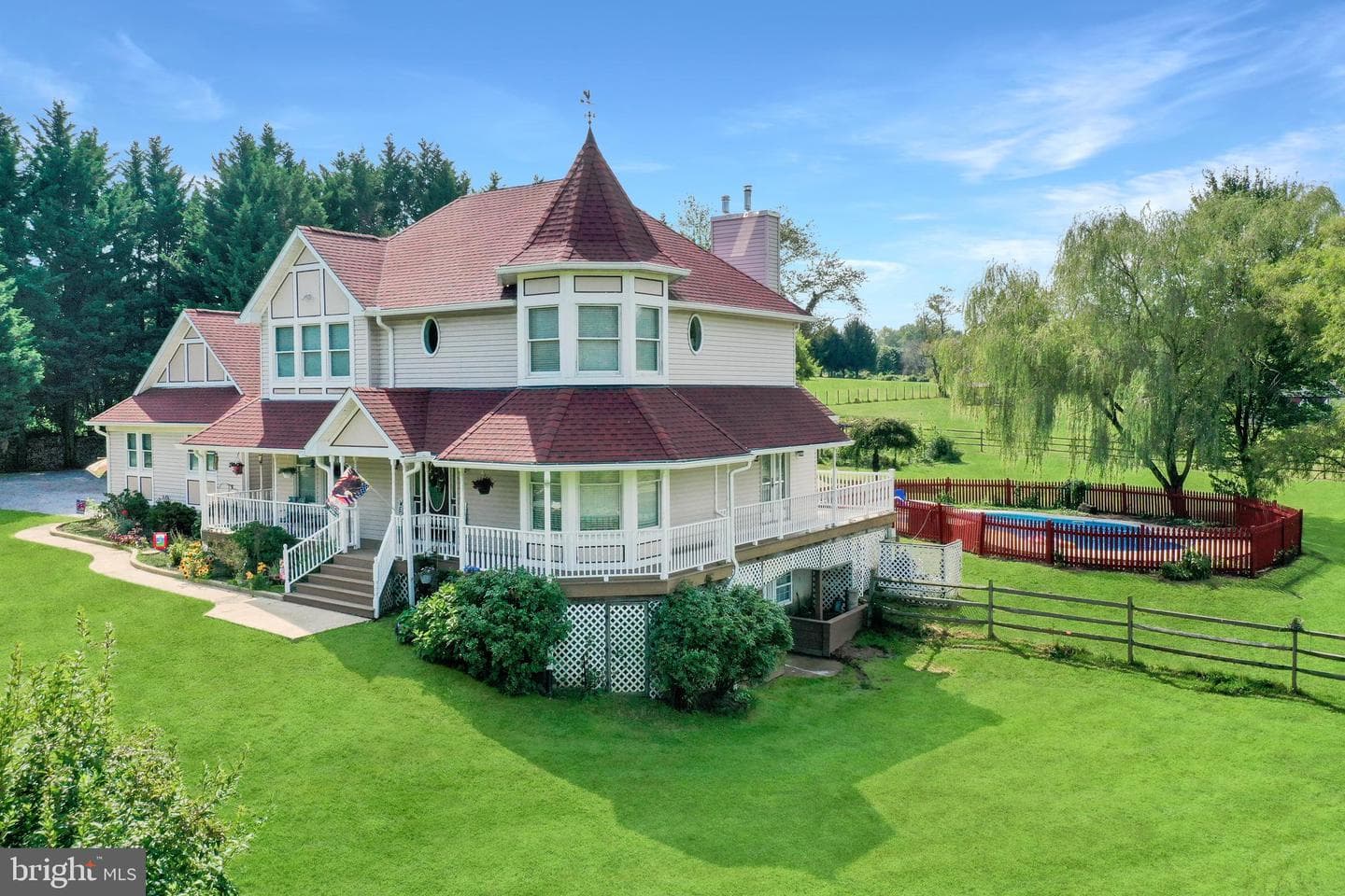 760 Gilbert Road photo 3