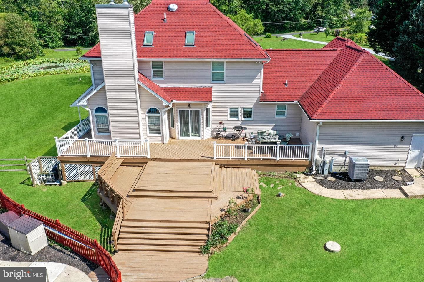 760 Gilbert Road photo 9