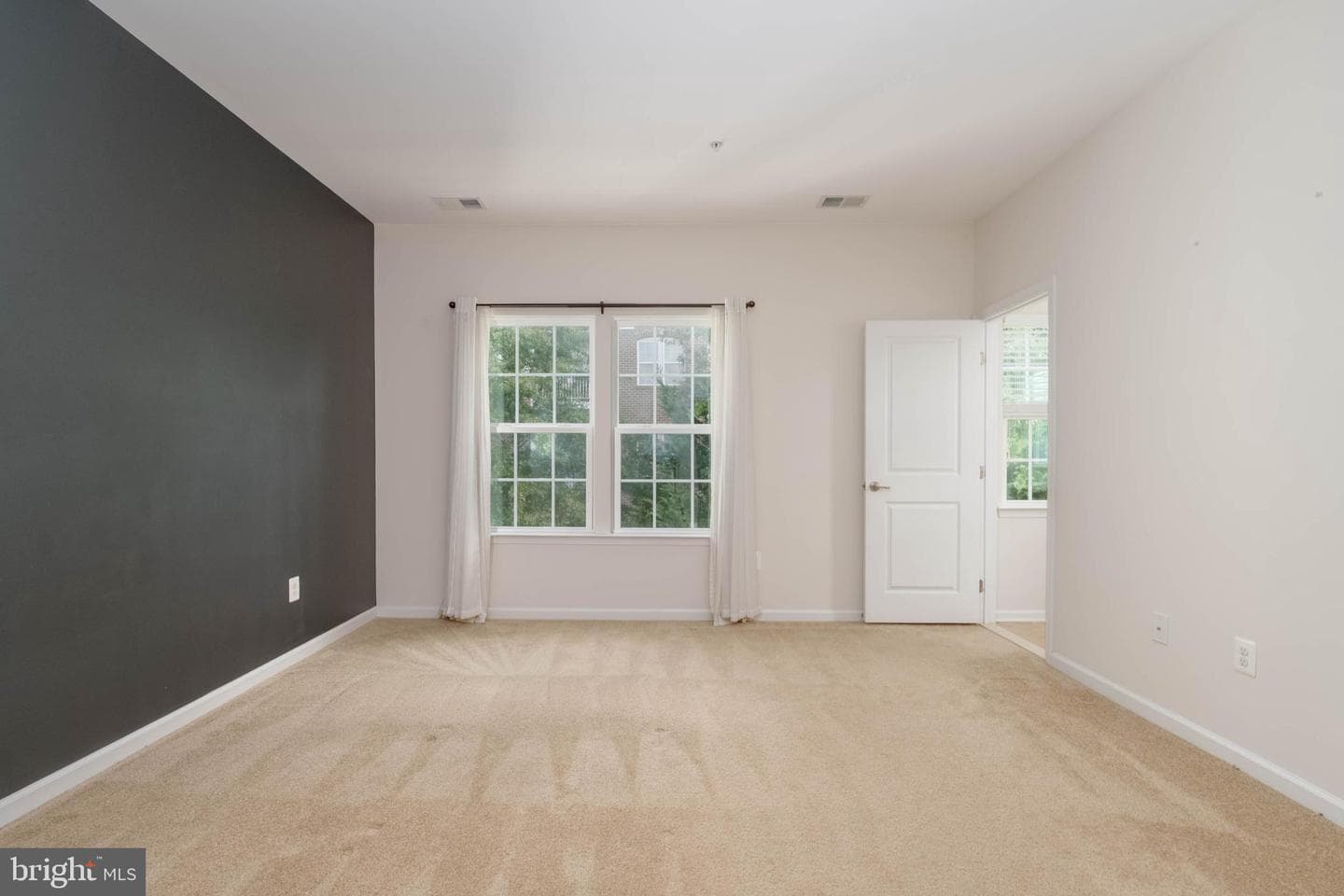 400 Cahill Road photo 18