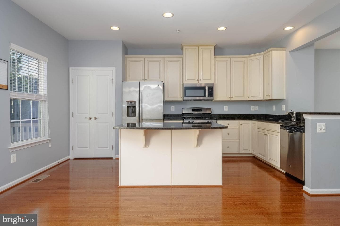400 Cahill Road photo 4