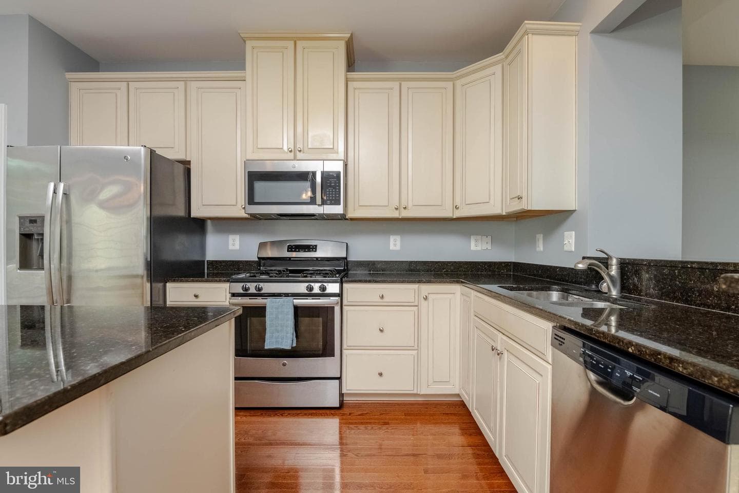 400 Cahill Road photo 5