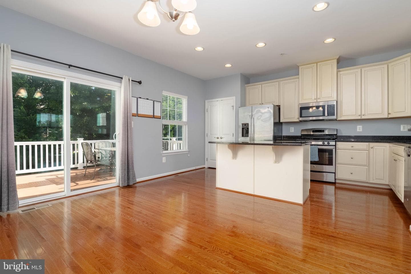 400 Cahill Road photo 7