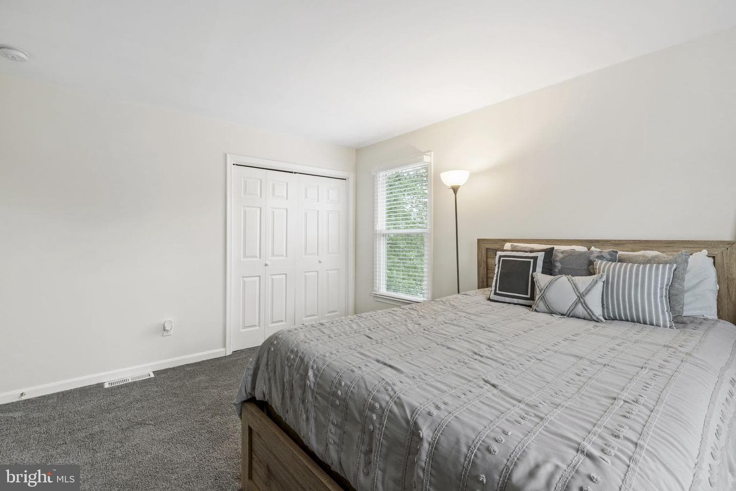 711 Eastwood Court photo 17