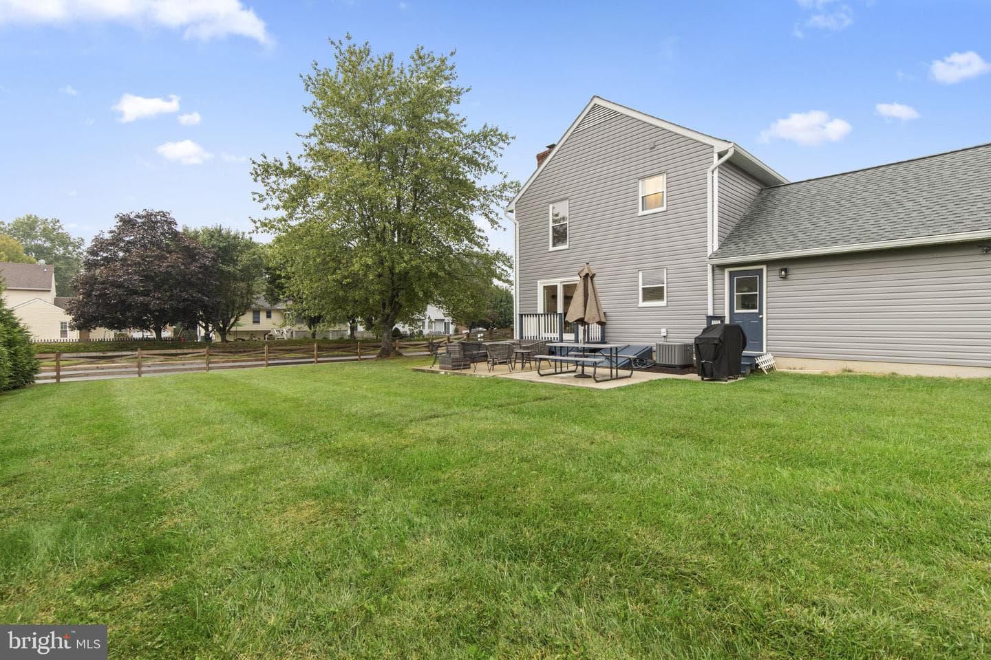 711 Eastwood Court photo 24