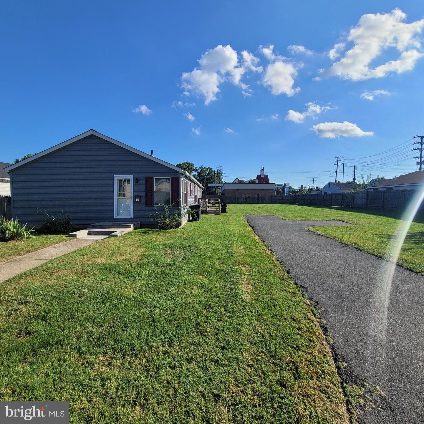 726 Girard Street photo 2