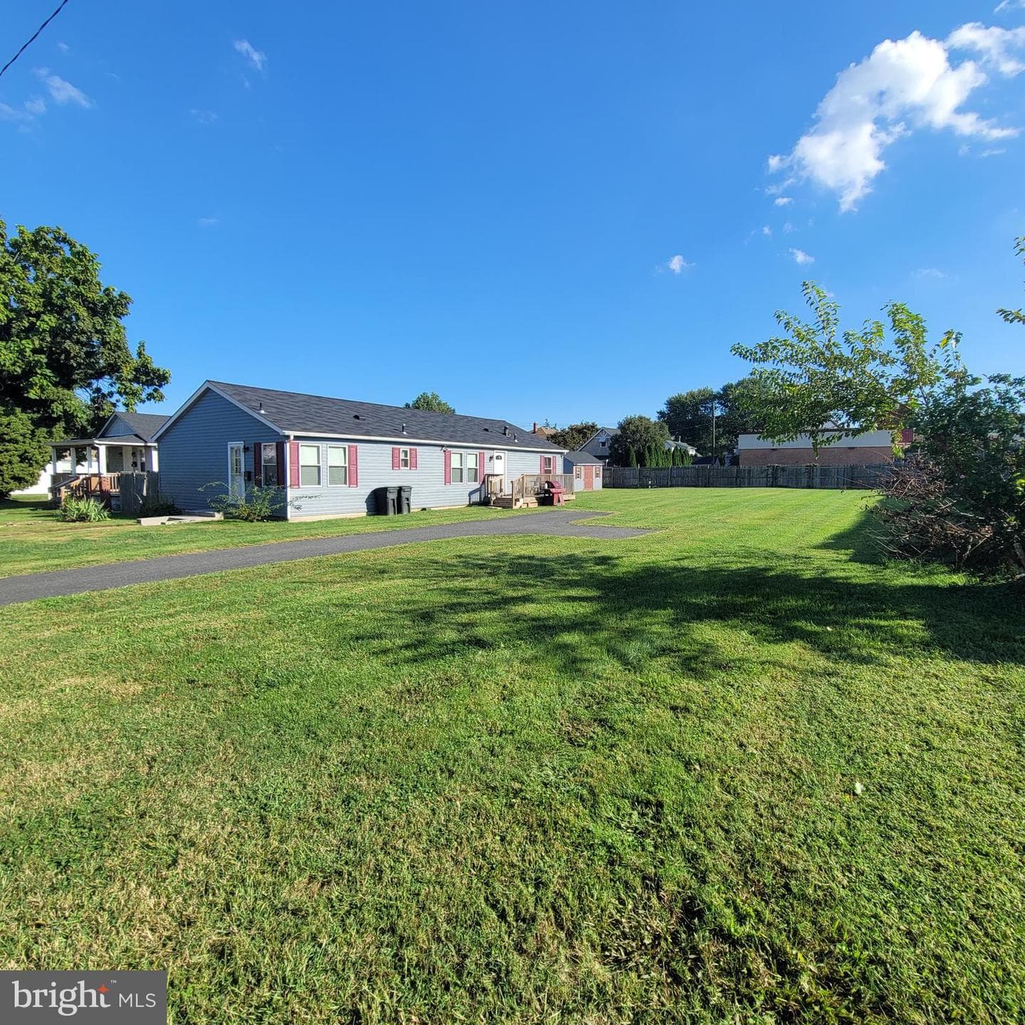 726 Girard Street photo 3