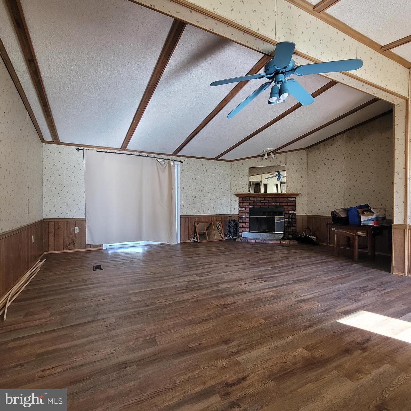 726 Girard Street photo 5