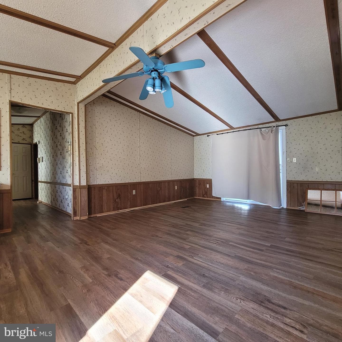 726 Girard Street photo 6