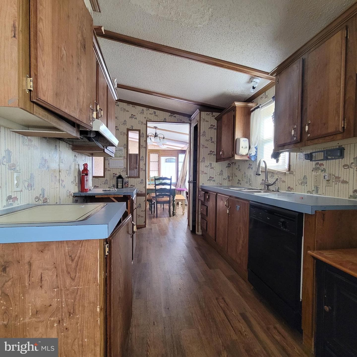 726 Girard Street photo 8