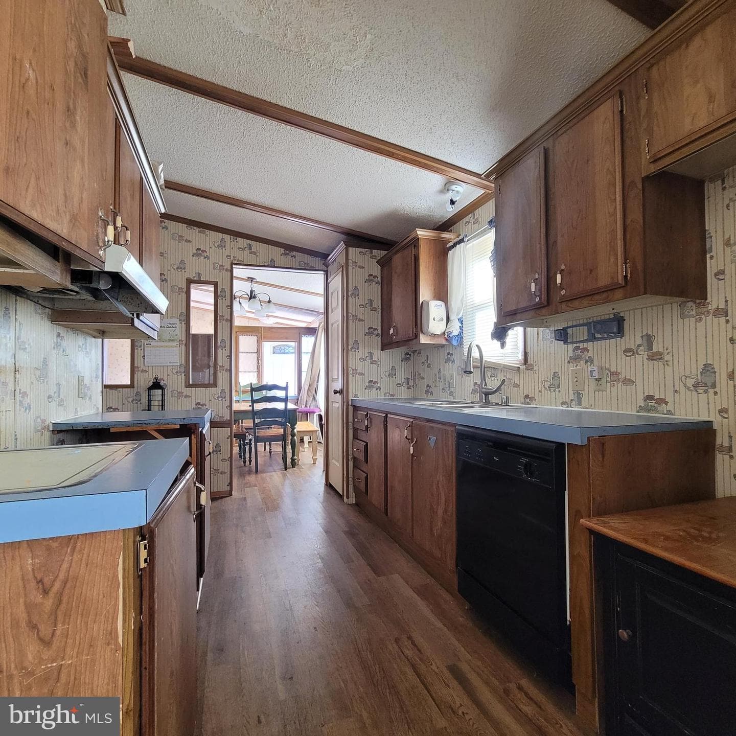 726 Girard Street photo 9