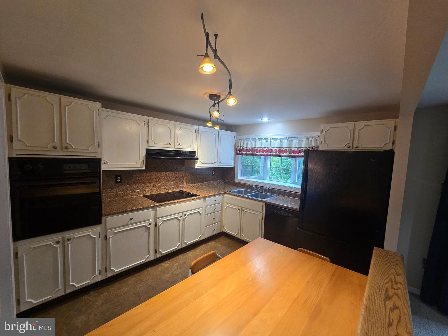 304 Avedon Court photo 8