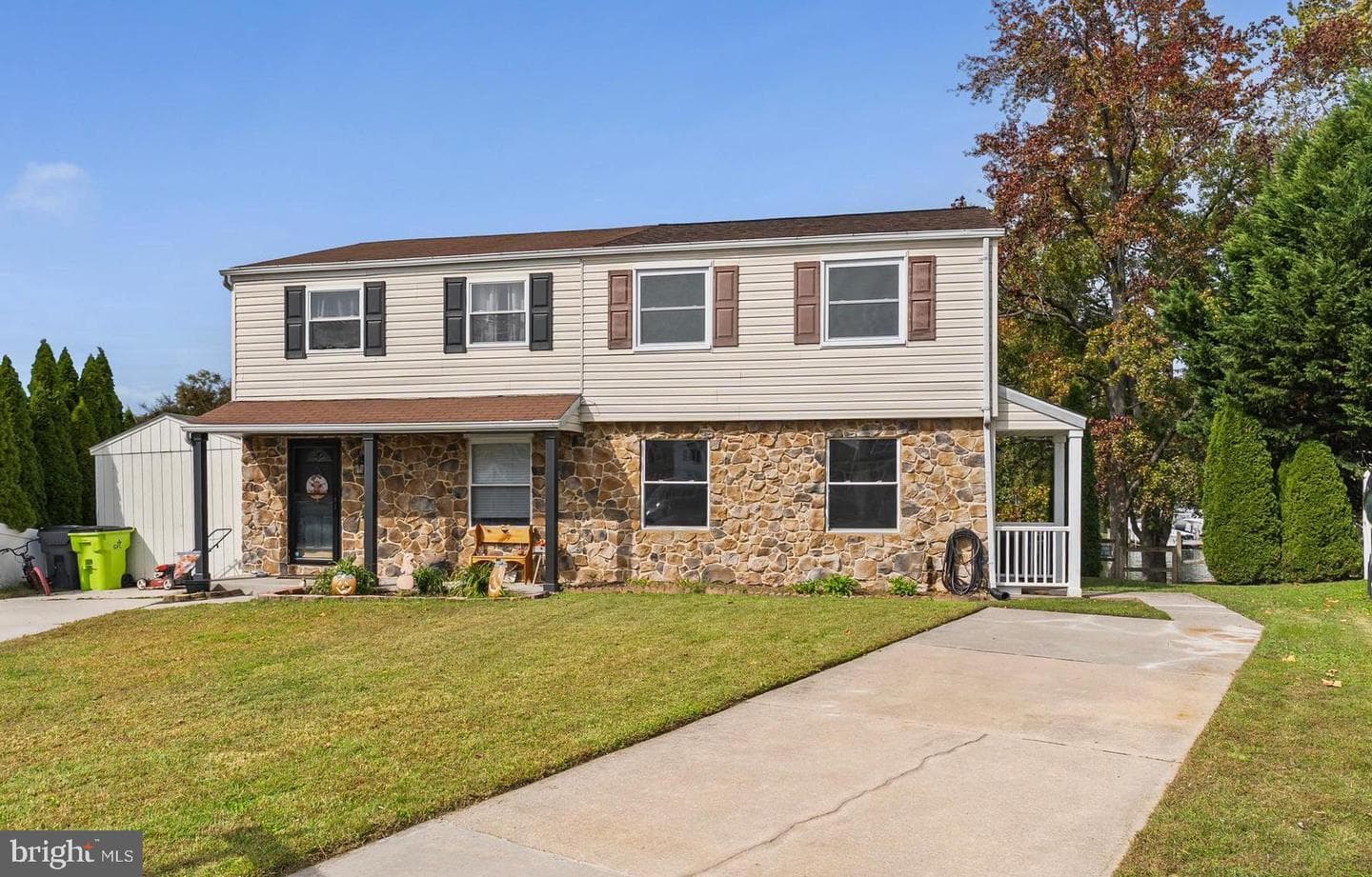 130 Ravenswood Court photo 2