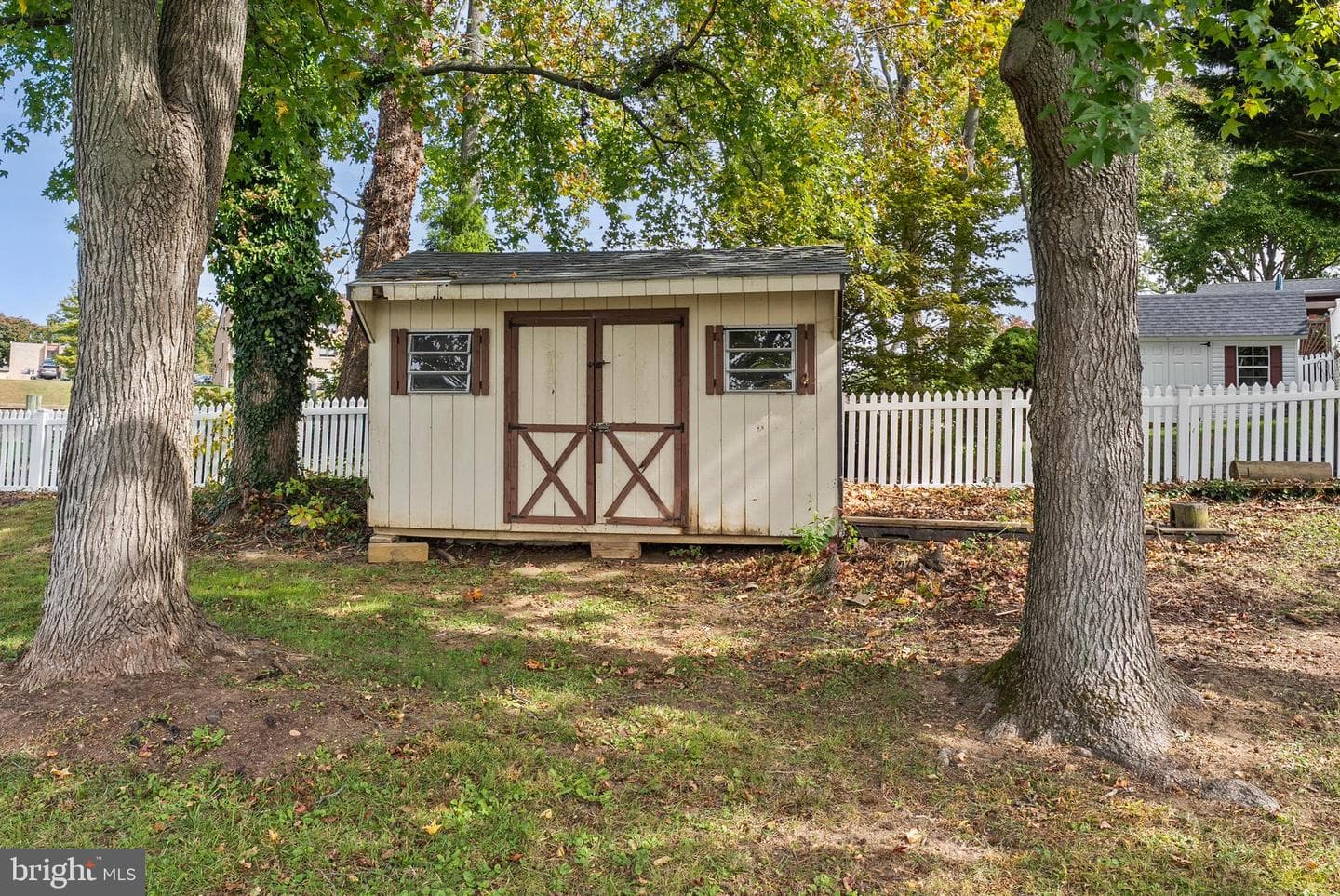 130 Ravenswood Court photo 30