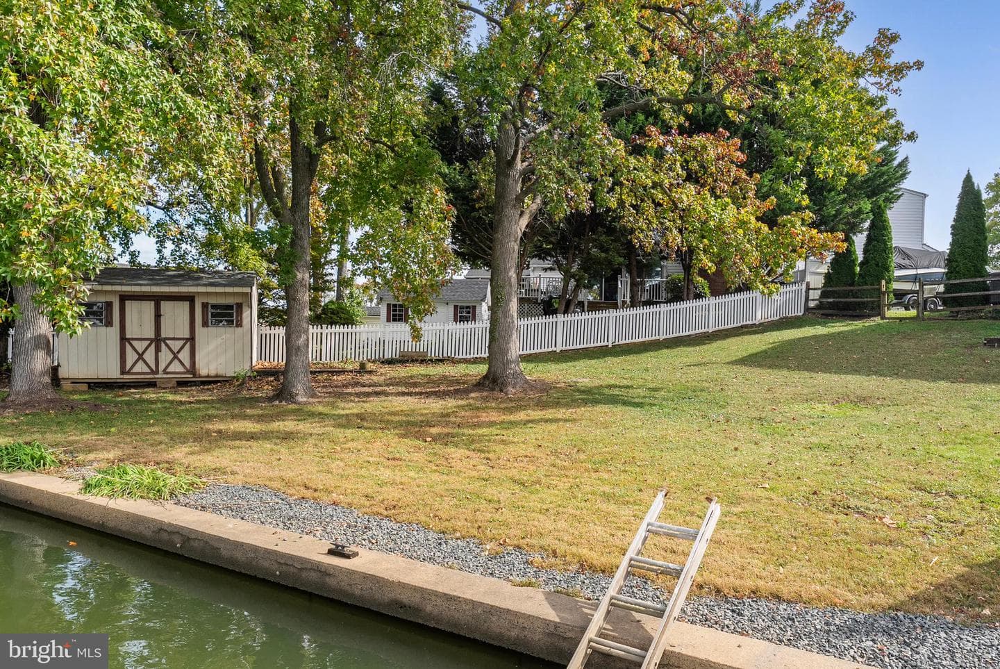130 Ravenswood Court photo 33