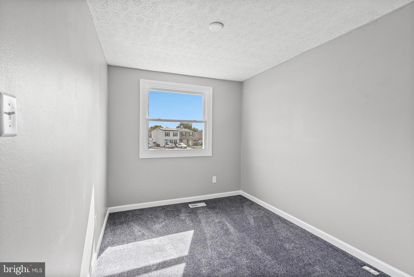 130 Ravenswood Court photo 40