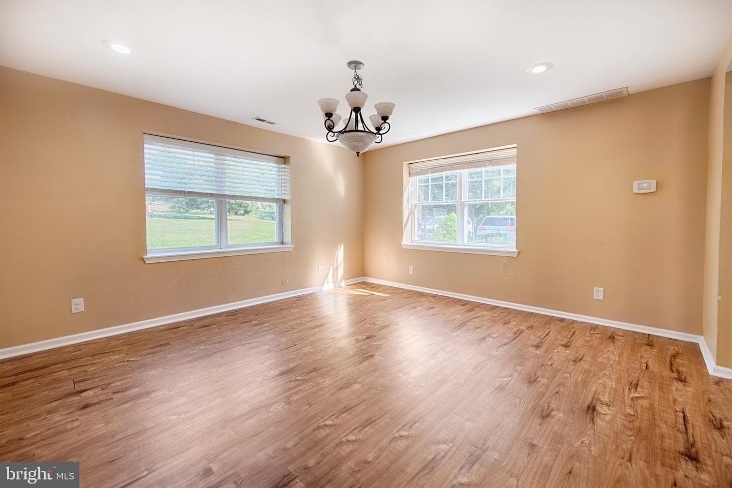 302 Robinhood Road photo 11